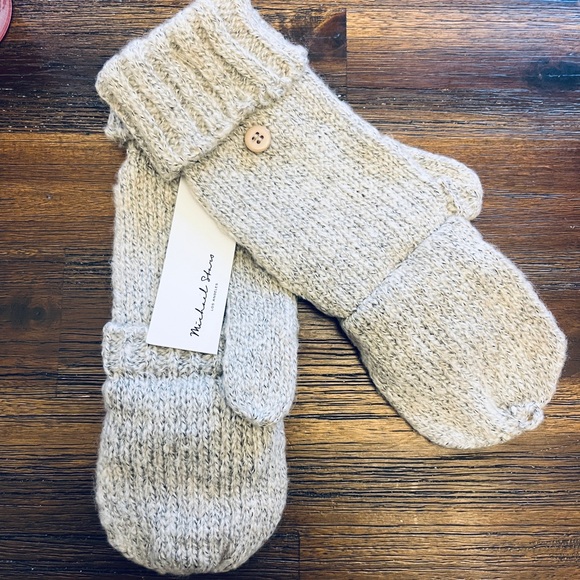 Bnwt fully lined cuff hat and pop top mitts for cold weather!Never worn-oatmeal! - Picture 3 of 5